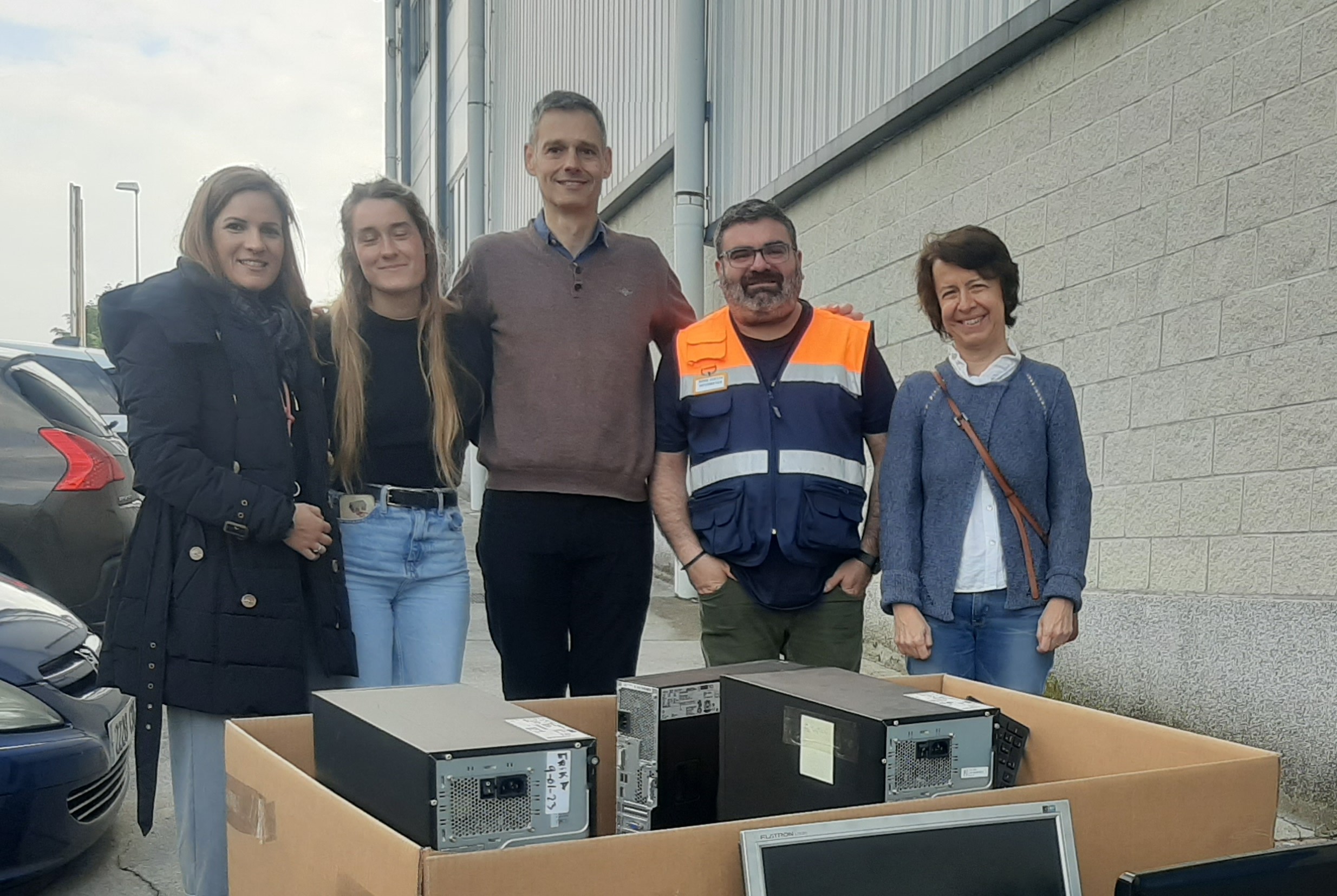 Lontana Group dona equipos informáticos a la Fundación Claret Social Fondoa